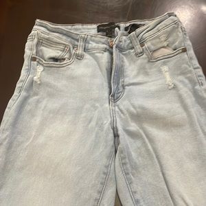 im selling these light blue washed jeans. they have rips at knee and top area